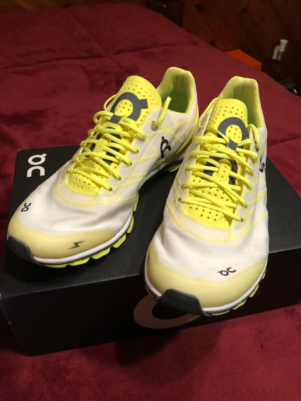 On Cloudflash Sneakers
